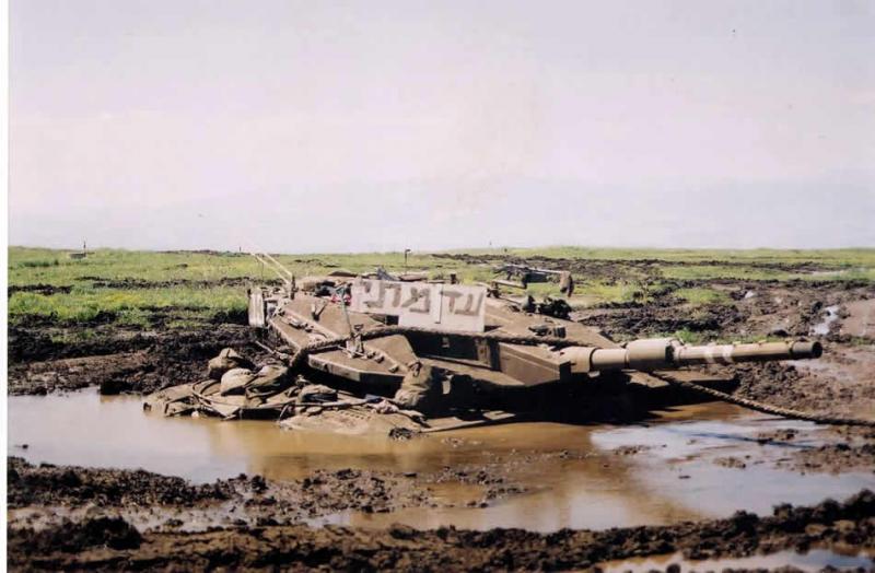 israeli_tank_in_mud.jpg